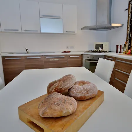 City Living Tk 1 Rm 4 * Saint Julian's
