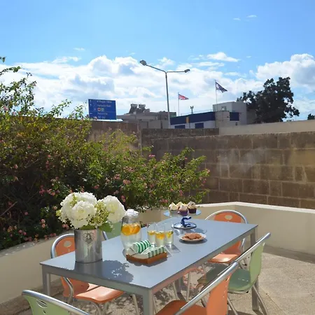 City Living Tk 1 Rm 4 * St. Julian's